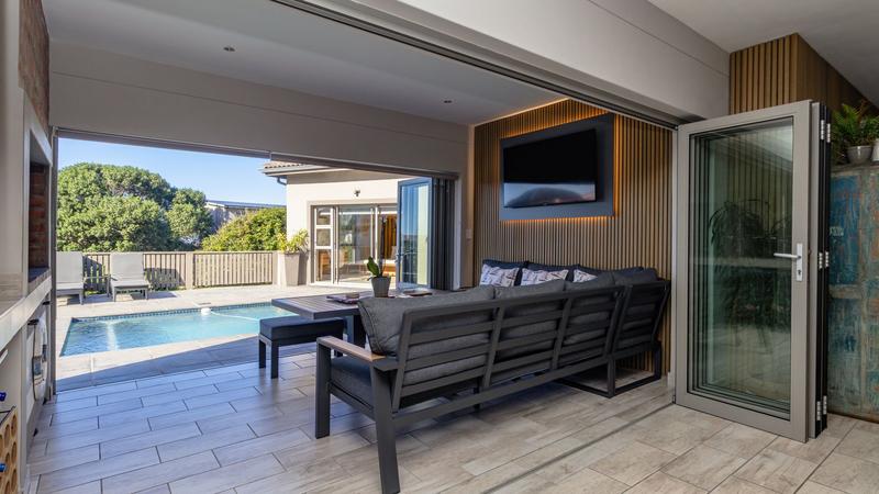 6 Bedroom Property for Sale in Outeniqua Strand Western Cape